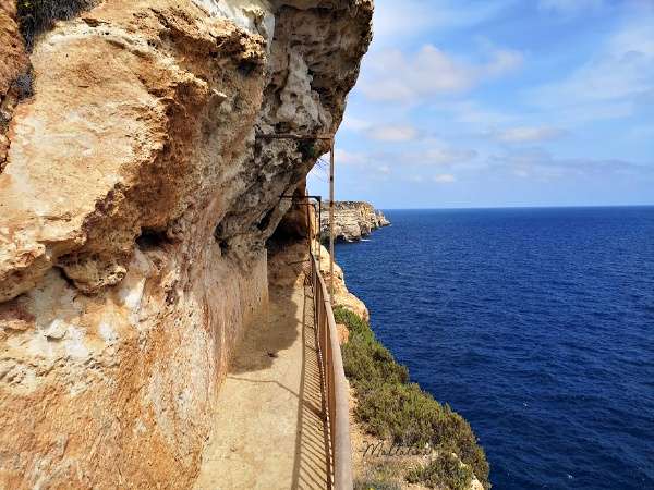 Ghar Hasan cliff