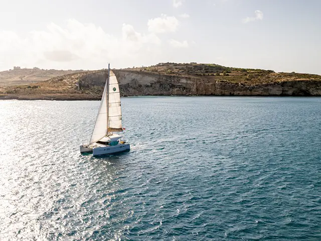 catamaran boat charter