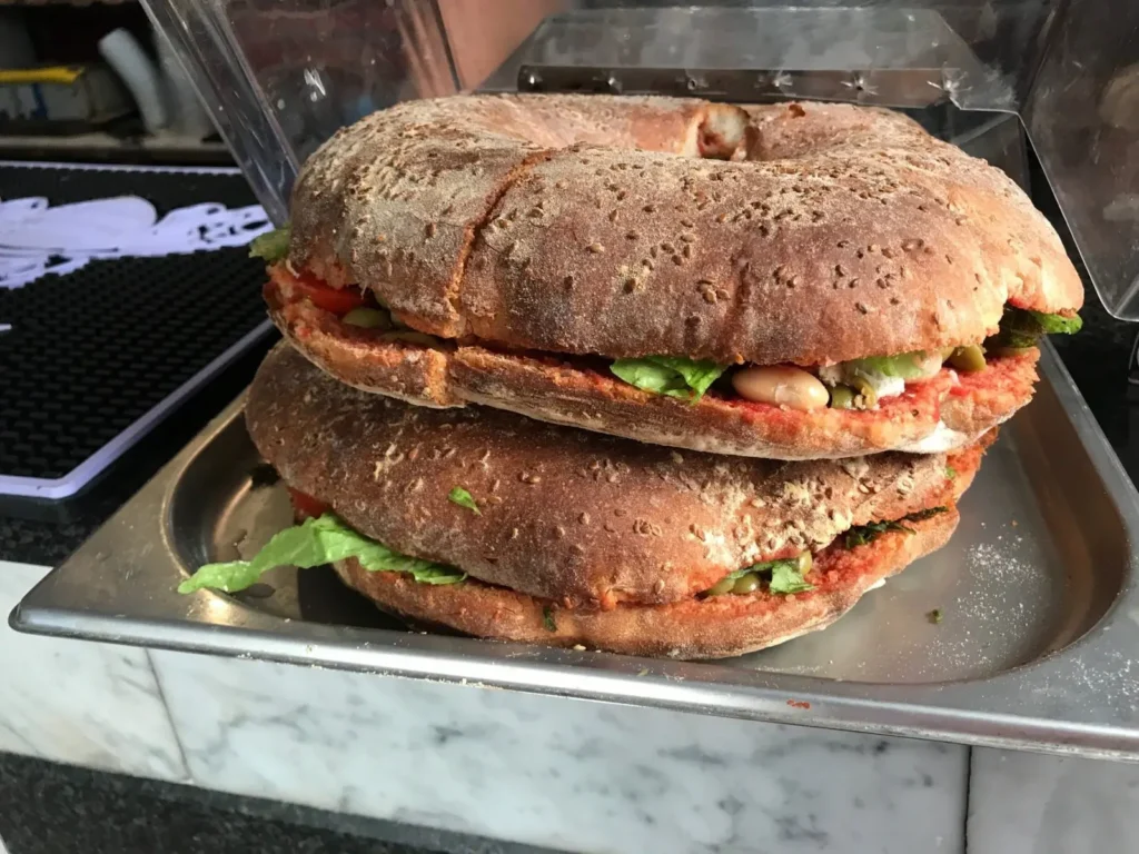Ftira biz zejt - Malta's traditional food