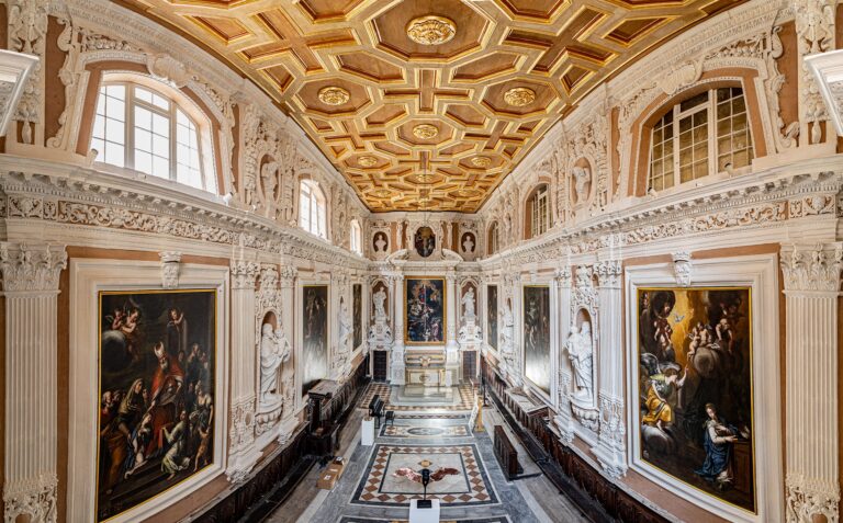 Jesuits Church in Valletta inside