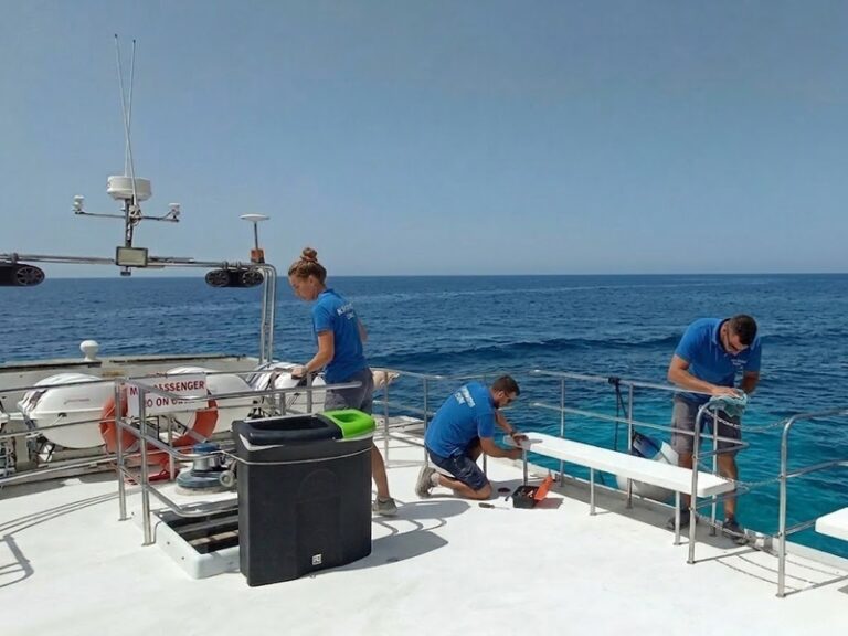 Boat cleaning maintenance