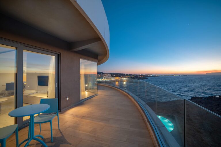Ramla Bay resort Sea view