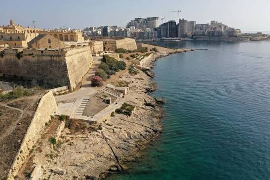 Manoel Island shoreline